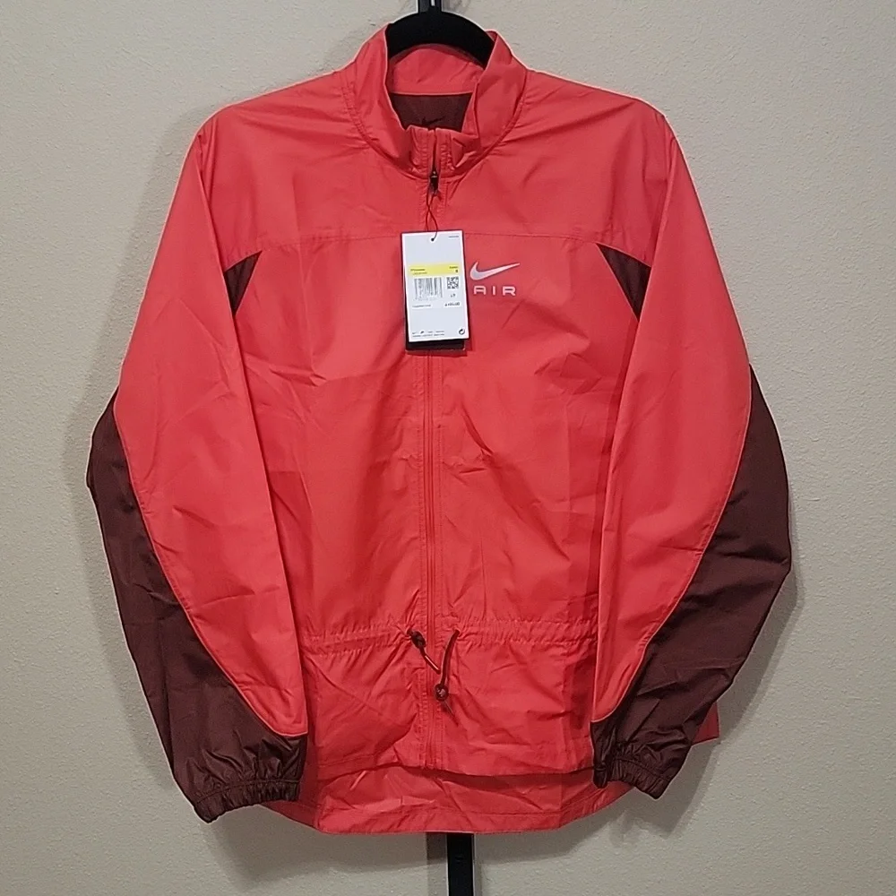 NWT Nike Jacket in Small - Picture 1 of 9